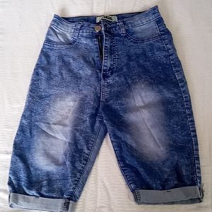 Fhua denim short with a nice design.Size 28